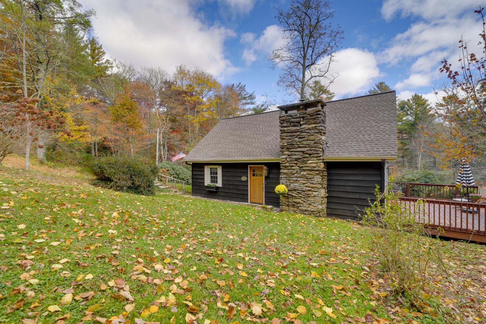 Enchanting Highlands Cottage With Pond And Falls! Exteriér fotografie